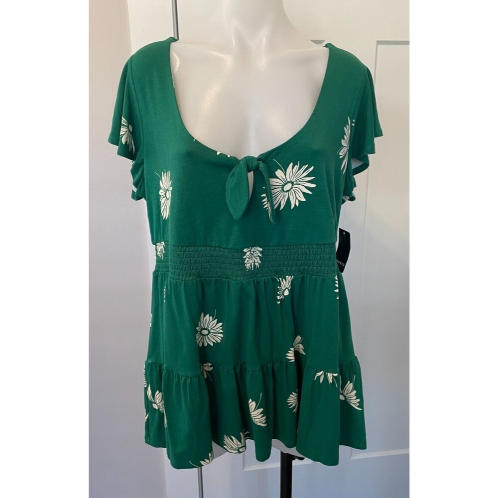 TORRID Womens TOP Short Sleeve GREEN White FLORAL Size 1 (1X 14/16) NWT